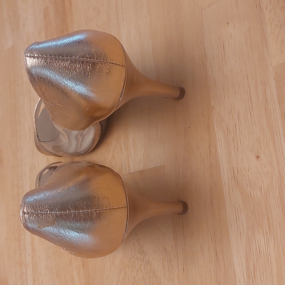 EUC. Liz Claiborne Heels Size 8.5 - Picture 4 of 8